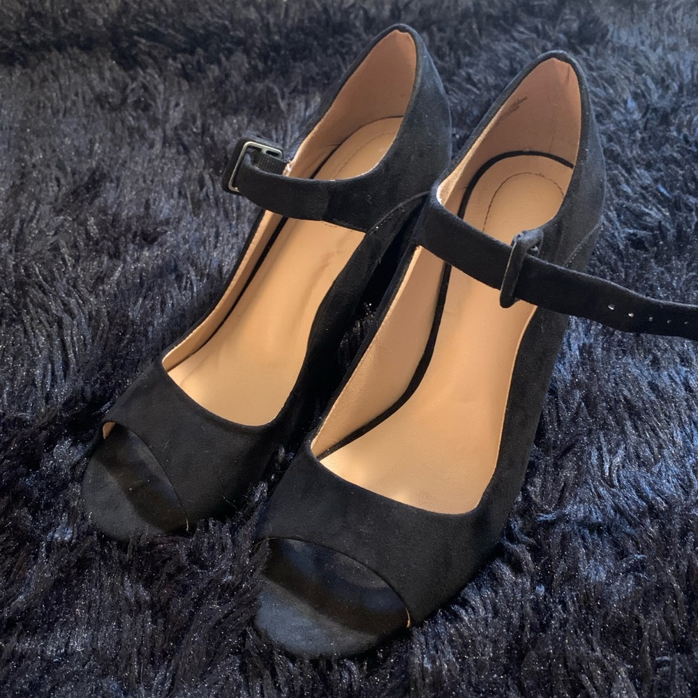 These shoes are size 8 black open-toed heels